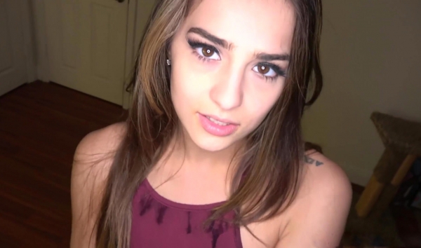 Молодая сестренка всегда готова к запретному сексу со старшим братом!