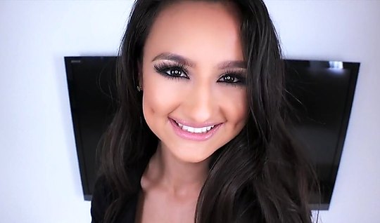 Парень легко развел чернявую подругу на секс — Порно видео бесплатно и в HD