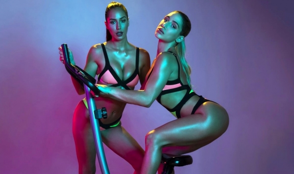 Горячие милашки в спортзале: страстный лесбийский секс вместо упражнений!