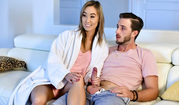 Горячая мачеха трахает пасынка ночью, муж на ночной смене стонет от ревности!