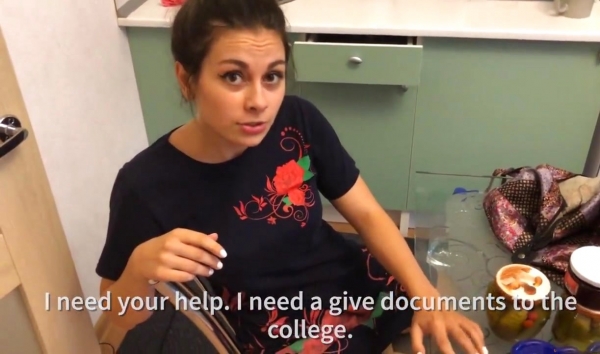 Москвич жестко трахает деревенскую двоюродную сестру, приехавшую за работой!