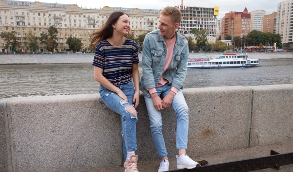 Мчался через всю Москву к горячей девчонке на свидание – трахнул её жестко и не зря!