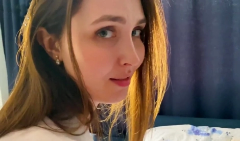 Горячая русская мамочка яростно трахается с молодым похотливым пасынком!