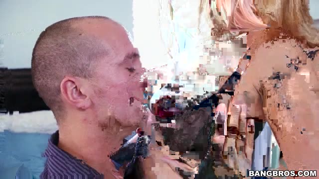 Свидание с любовником: к встрече приехала эффектная красотка